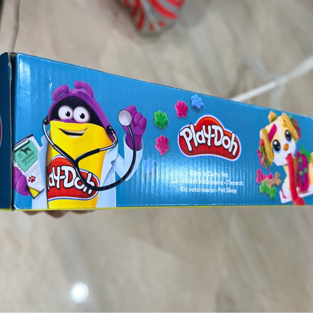 Play-Doh Care ’n Carry Vet Playset Puppy | 5 Cans | Kids Pretend Toy - Picture 8 of 9
